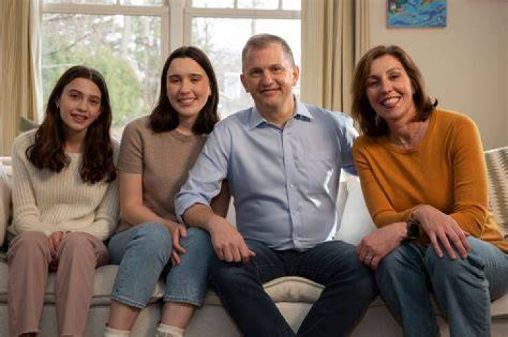 Gwen Casten cause of death: What happened to Rep. Sean Casten daughter? 1 Gwen Casten