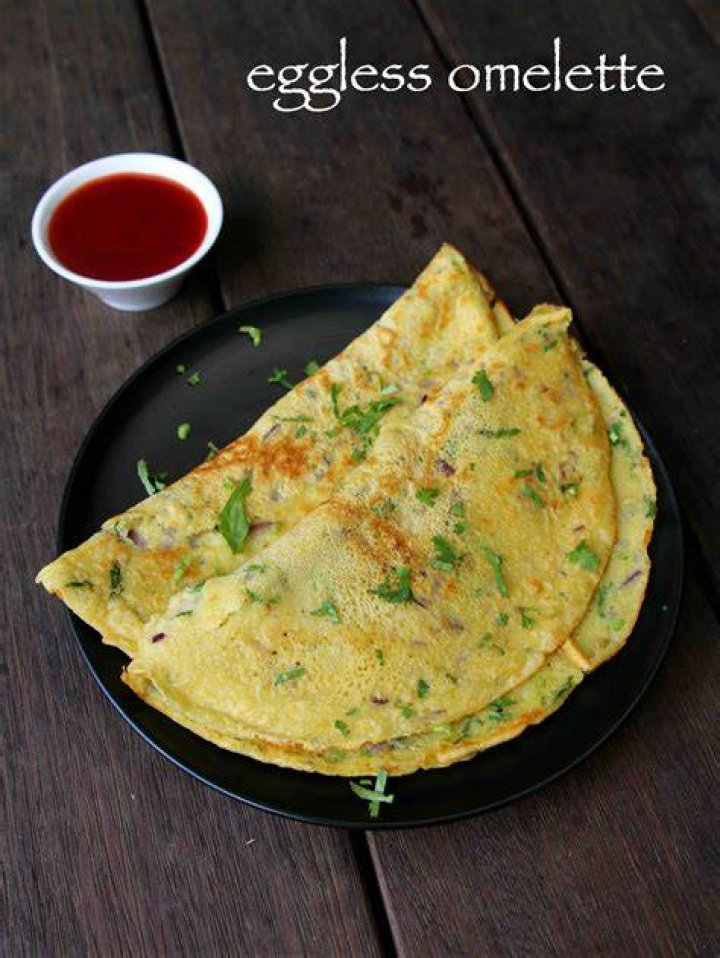 Kiki Ordering Eggless Omelette.