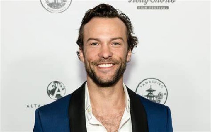 Kyle Schmid Net Worth