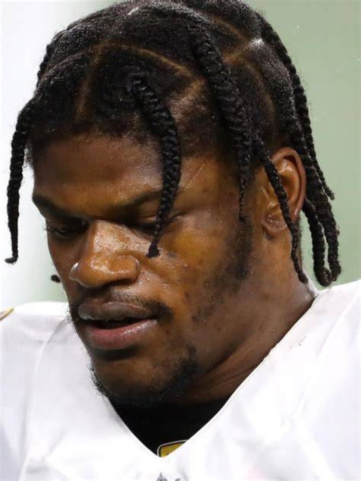 Lamar Jackson braids: Football players with long hair 1 Lamar Jackson braids
