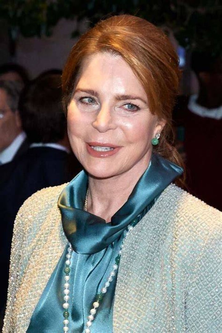 Queen Noor Biography