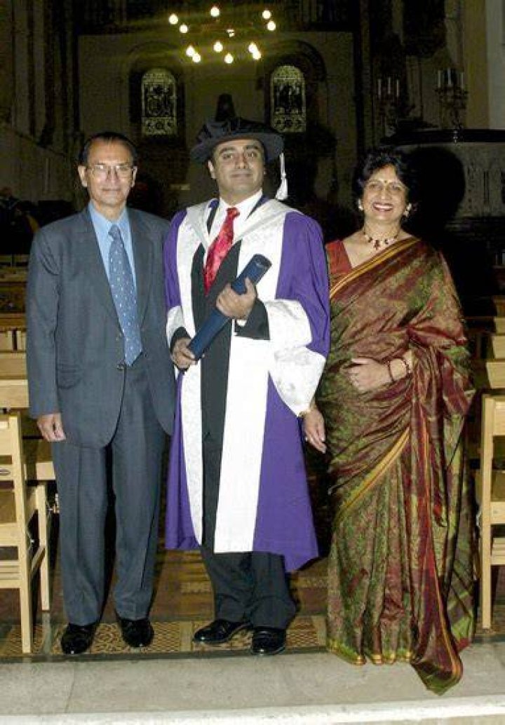 Sanjeev Bhaskar parents: Meet Inderjit Bhaskar, Janak Bhaskar 1 Sanjeev Bhaskar parents Meet Inderjit Bhaskar Janak Bhaskar scaled