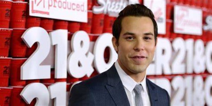 Skylar Astin Net Worth