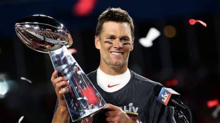 Does Brady have hair transplants? 1 Tom Brady