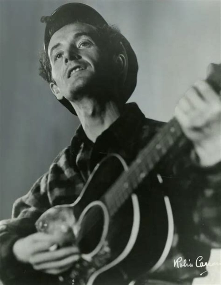 Woody Guthrie Biography