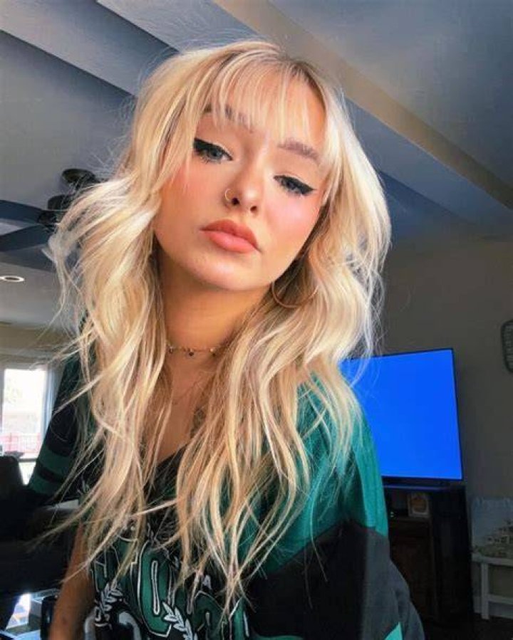 Zoe LaVerne Biography